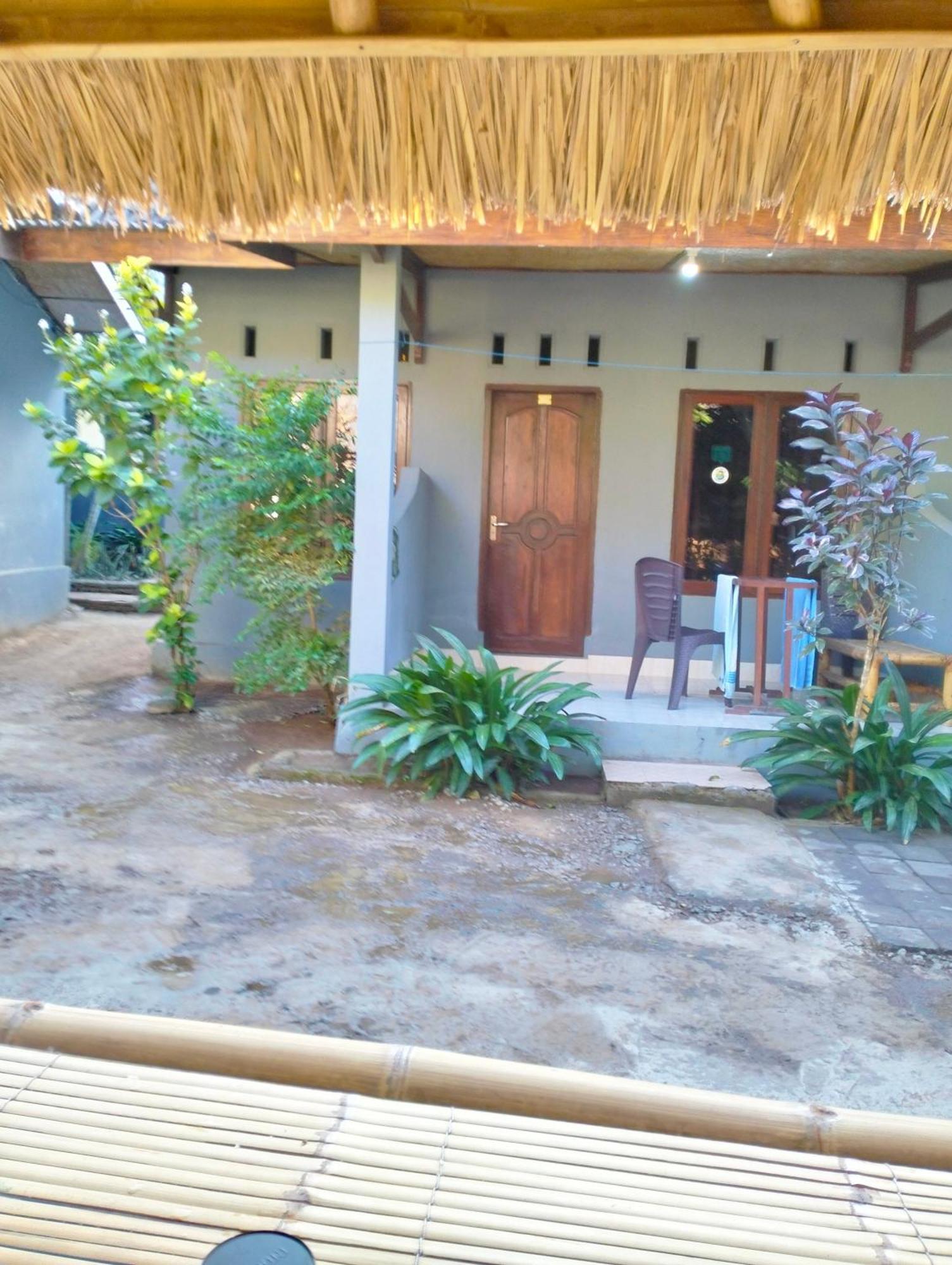 T&T Homestay Kuta  Экстерьер фото