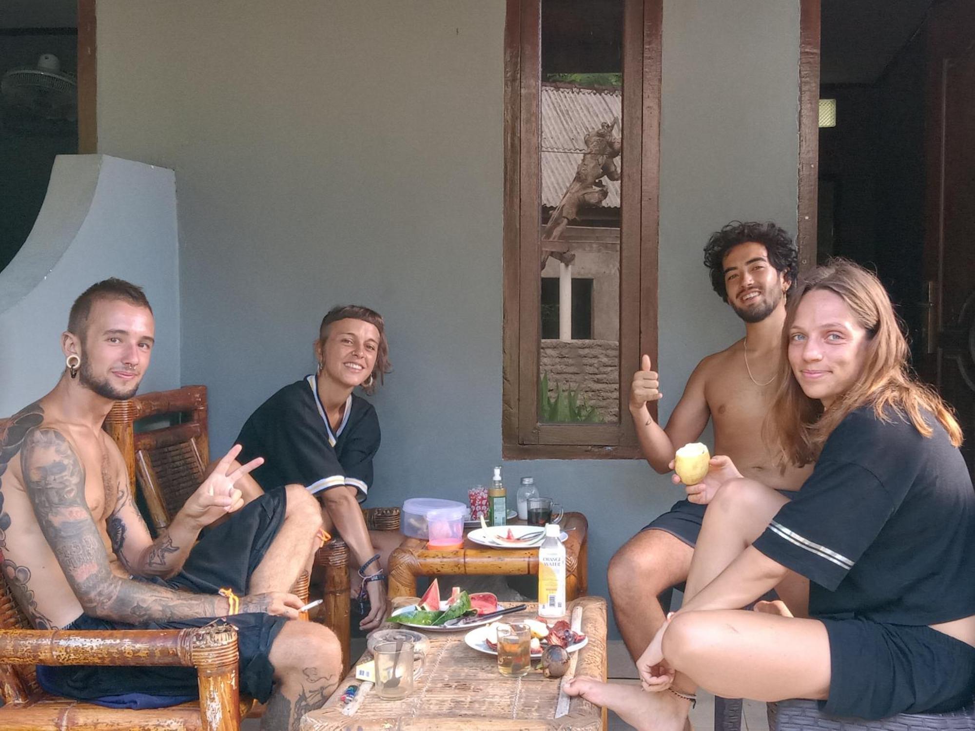 T&T Homestay Kuta  Экстерьер фото